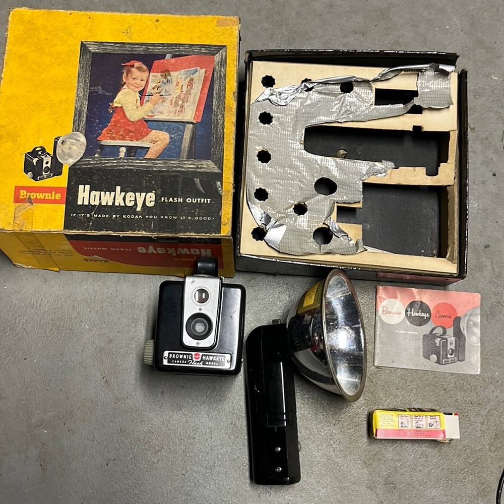 Brownie Hawkeye camera with flash